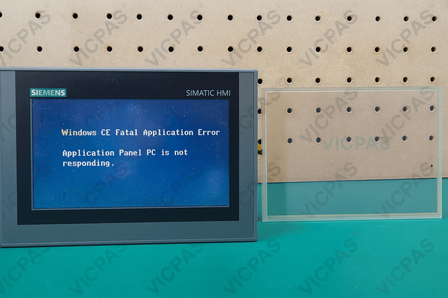 Frozen Siemens KTP700 HMI screen compared to Kernfix replacement touchscreen